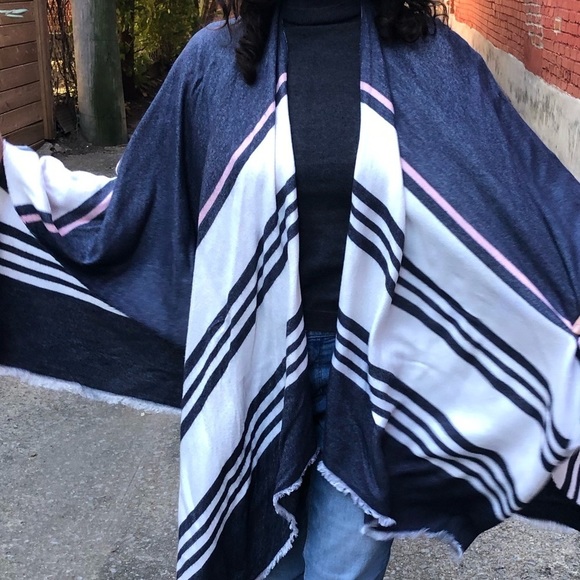 Poncho Wrap Scarf in blue and white - Picture 10 of 13